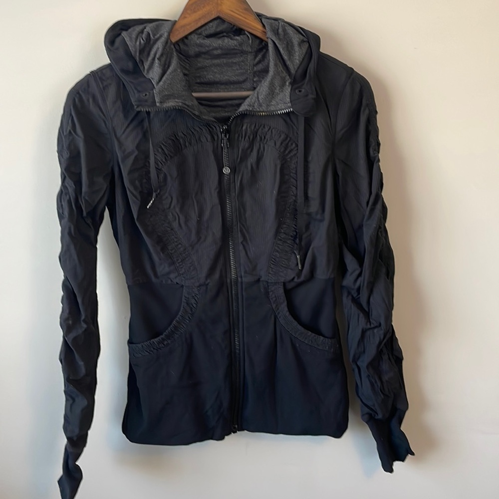 Reversible Lululemon Jacket in Black and Grey